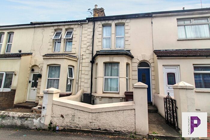 4 Bedroom Terraced House For Sale In Duncan Road, Gillingham, ME7