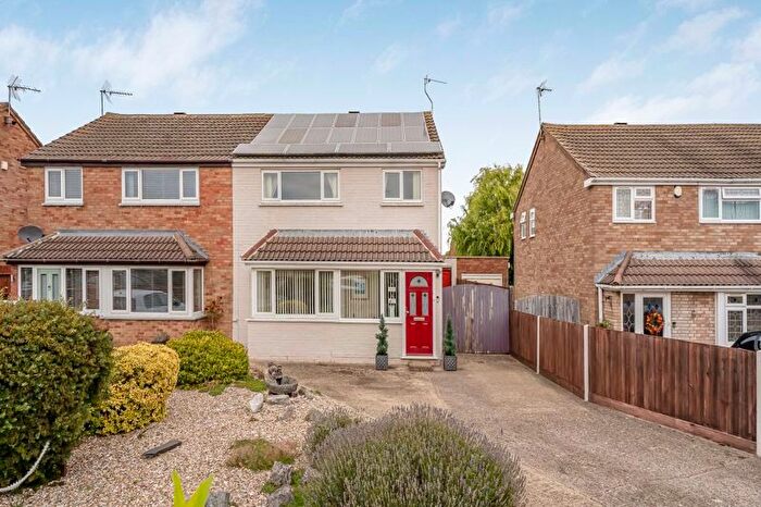 3 Bedroom Semi-Detached House For Sale In Hertford Place, Bletchley, Milton Keynes, MK3