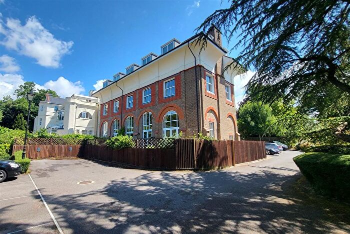2 Bedroom Flat For Sale In Ludgrove Hall, Games Road, Cockfosters, EN4
