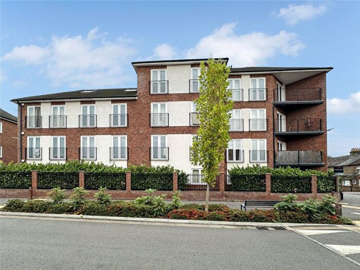 1 Bedroom Apartment To Rent In Reet Gardens, Slough, Berkshire, SL1
