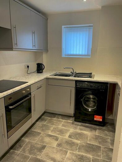 3 Bedroom Flat To Rent In Boatmans Walk, Ashton-Under-Lyne, OL7