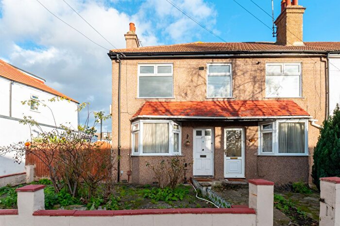 4 Bedroom Maisonette For Sale In Lammas Avenue, Mitcham, CR4