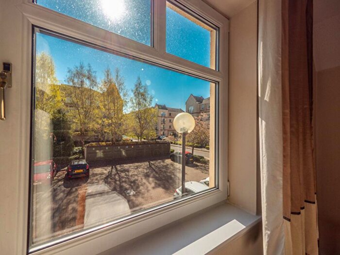 2 Bedroom Flat For Sale In / Sinclair Place, Edinburgh, EH11