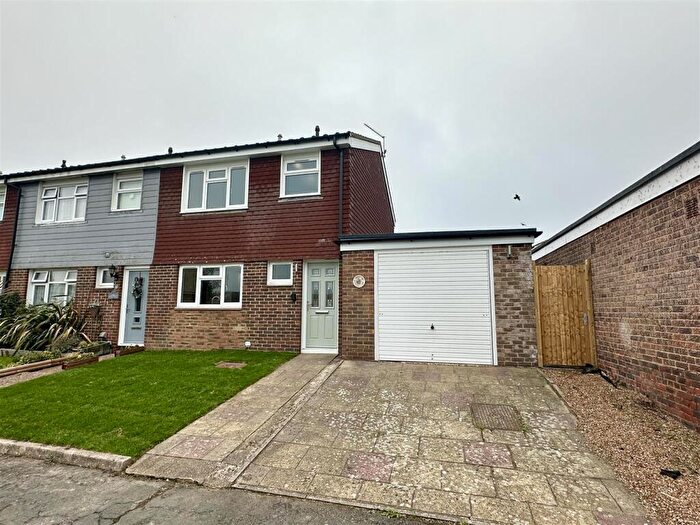 4 Bedroom House To Rent In Hawkhurst Close, Eastbourne, BN23