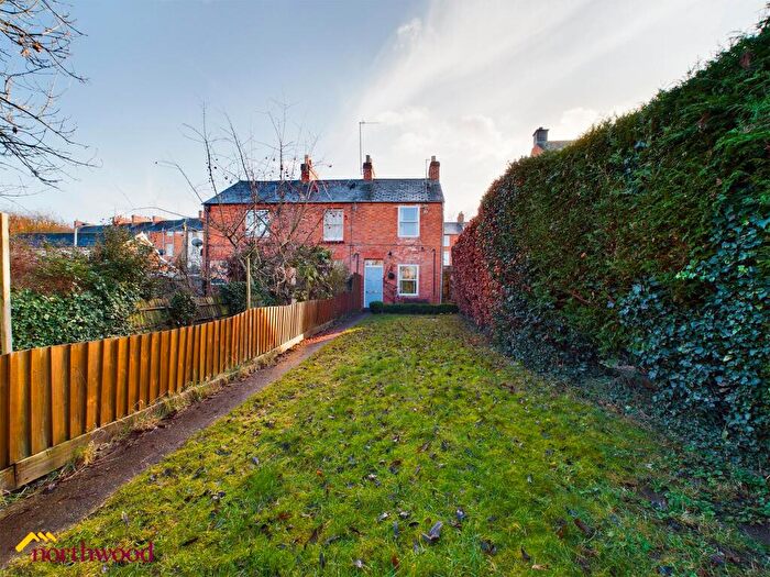 2 Bedroom Semi-Detached House For Sale In Broughton Road, Banbury, OX16