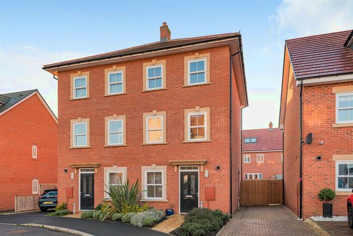 3 Bedroom Semi Detached House For Sale In Danegeld Avenue, Great Denham, Bedford, MK40