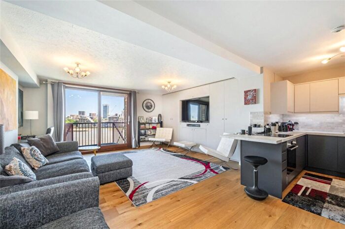 Flat To Rent In Wapping High Street, Wapping, E1W