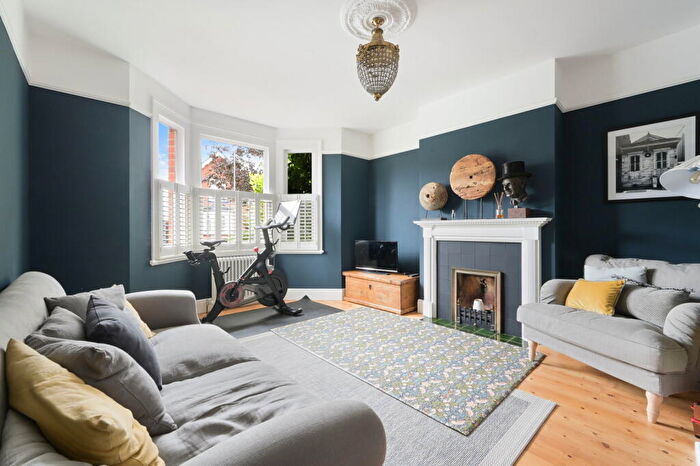 3 Bedroom Detached House For Sale In Beauchamp Road, West Molesey, KT8