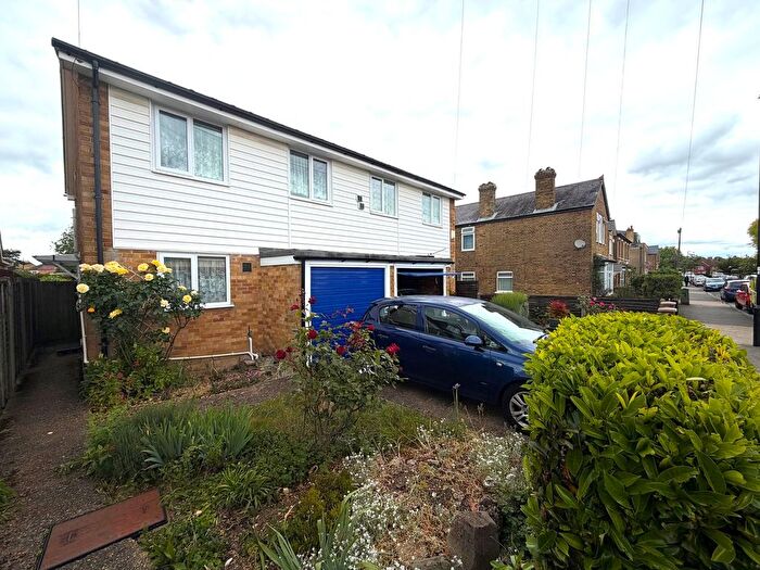 4 Bedroom Semi-Detached House For Sale In Tachbrook Road, Feltham, TW14