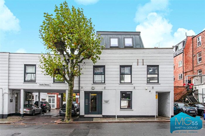 2 Bedroom Apartment To Rent In Dollis Mews, Dollis Park, Finchley Central, London, N3