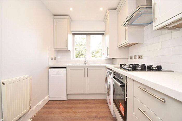 2 Bedroom Flat To Rent In Lytton Road, Barnet, EN5