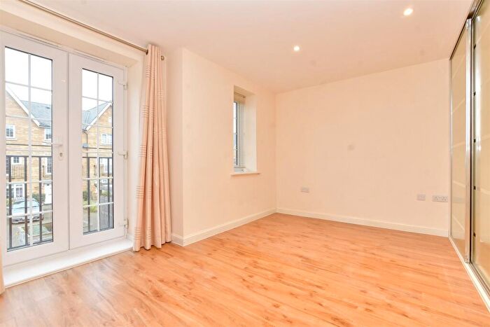 1 Bedroom Flat For Sale In Forelle Way, Carshalton, Surrey, SM5
