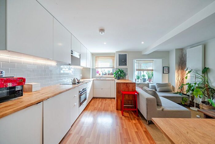 1 Bedroom Flat For Sale In Normandy Place, Bourbon Lane, London, W12