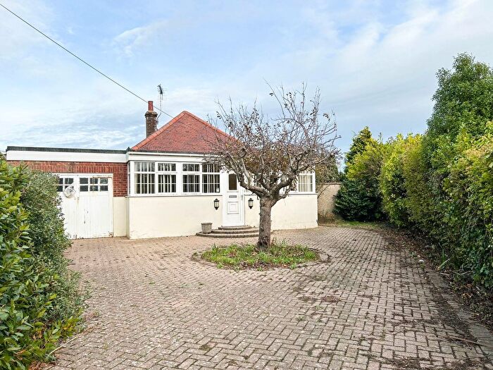 2 Bedroom Bungalow For Sale In Farm Close, Elmer, Bognor Regis, PO22