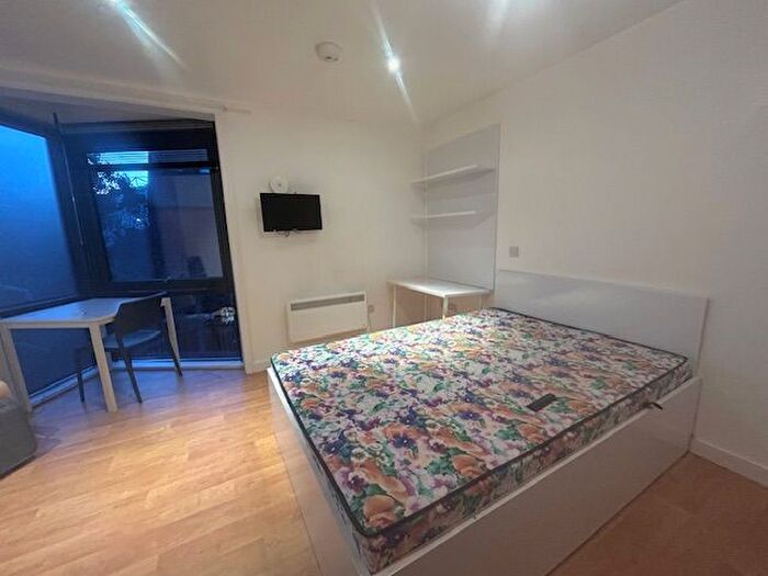 1 Bedroom Flat To Rent In The Pavillion, St Michaels Lane, Headingley, Leeds, LS6