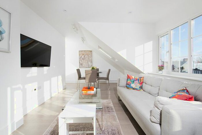 2 Bedroom Flat To Rent In Ravenscroft Avenue, London, NW11