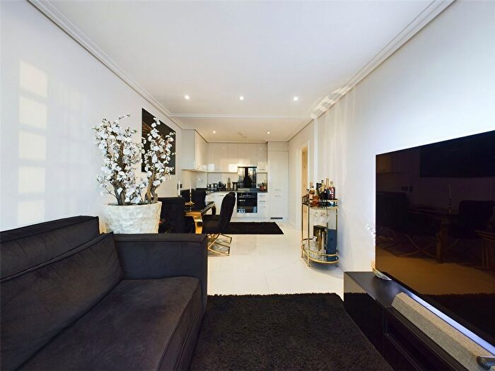 1 Bedroom Flat To Rent In Cranston Court, Bloemfontein Road, W12