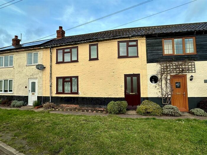 3 Bedroom Terraced House For Sale In School Road, Lessingham, NR12