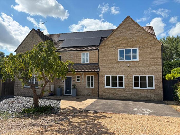 6 Bedroom Detached House For Sale In Perrinsfield, Lechlade, Gloucestershire, GL7