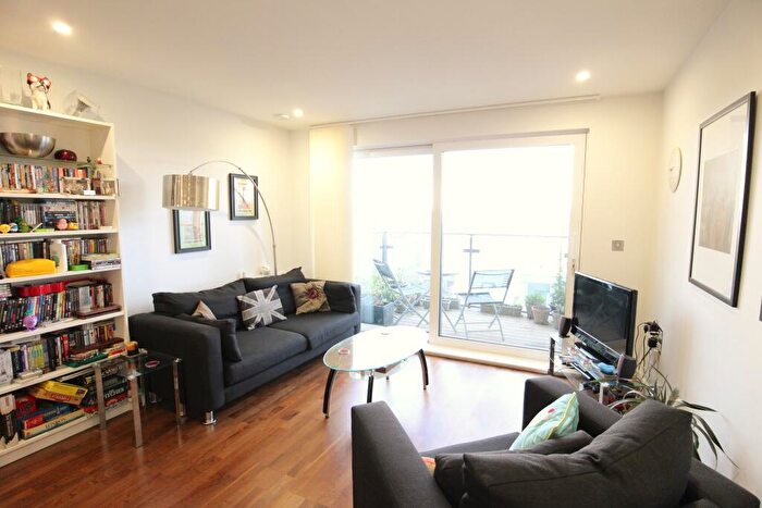 2 Bedroom Flat To Rent In Greenwich, London, SE8