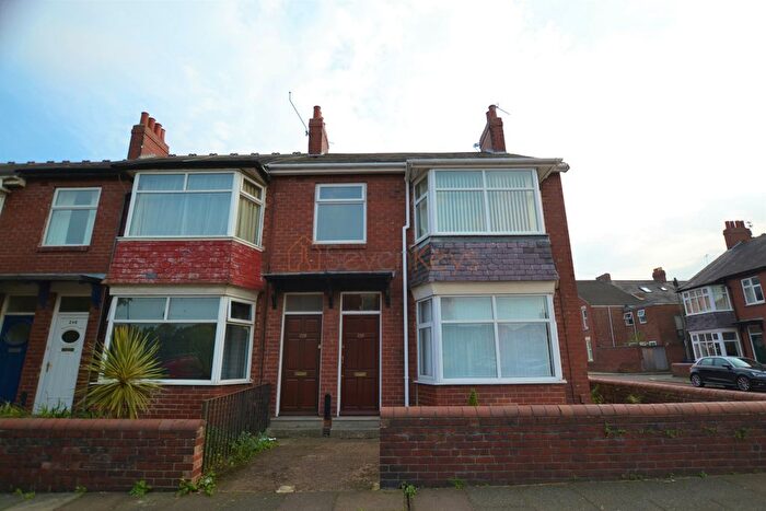 3 Bedroom Flat To Rent In Warton Terrace, Heaton, Newcastle Upon Tyne, NE6