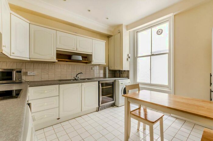 2 Bedroom Flat To Rent In Westgate Terrace, Chelsea, London, SW10