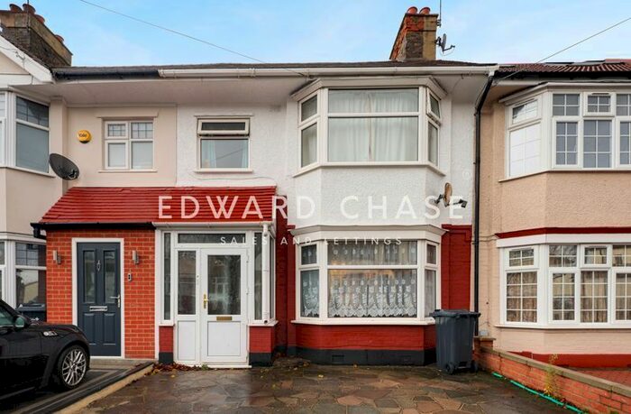 3 Bedroom Terraced House To Rent In Springfield Drive, Newbury Park IG2