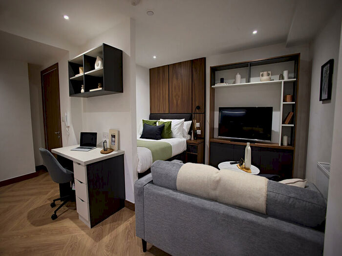 Apartment To Rent In Apt, Live Oasis Merrion Street Gardens #, LS2