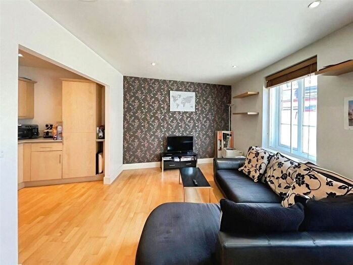 1 Bedroom Flat To Rent In Garratt Lane, London, SW18