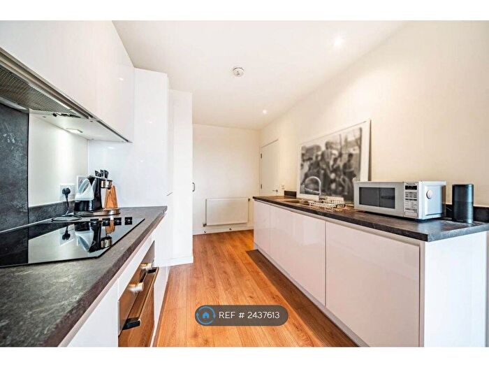 1 Bedroom Flat To Rent In St. James's Crescent, London, SW9