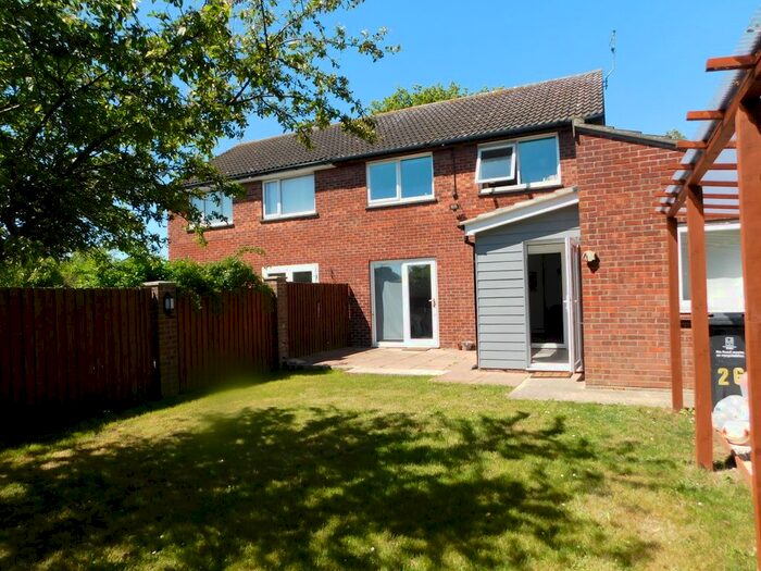 6 Bedroom Semi-Detached House To Rent In Chase Court, Colchester, CO4