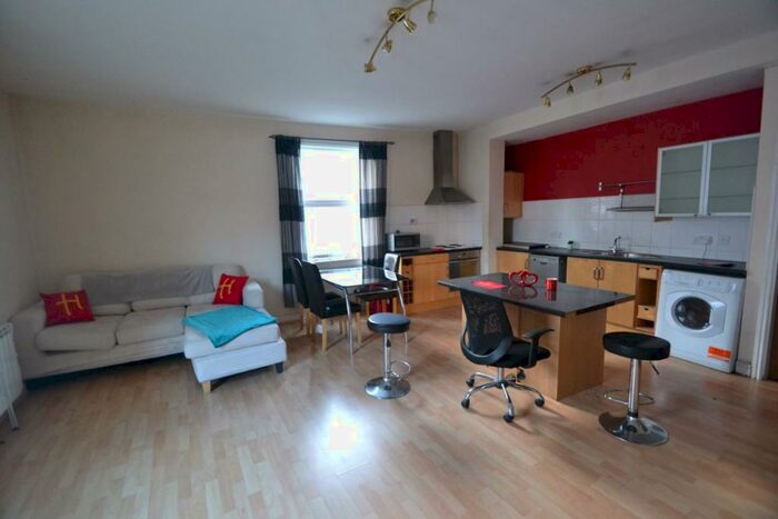 2 Bedroom Flat To Rent In Ilkeston Road, - Uon, NG7