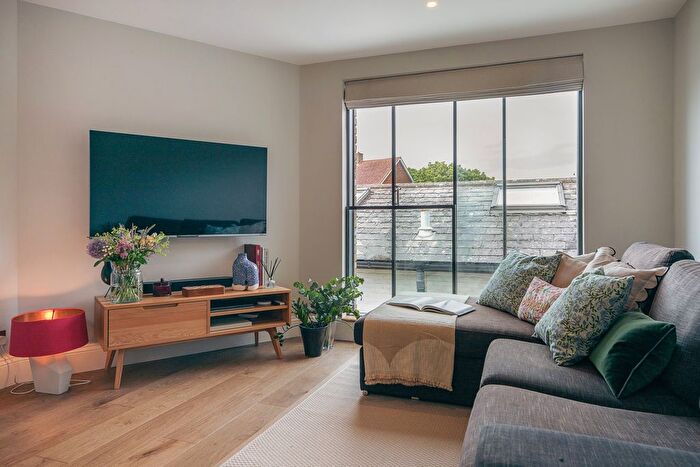 1 Bedroom Detached House For Sale In Kings Head Passage, London, SW4