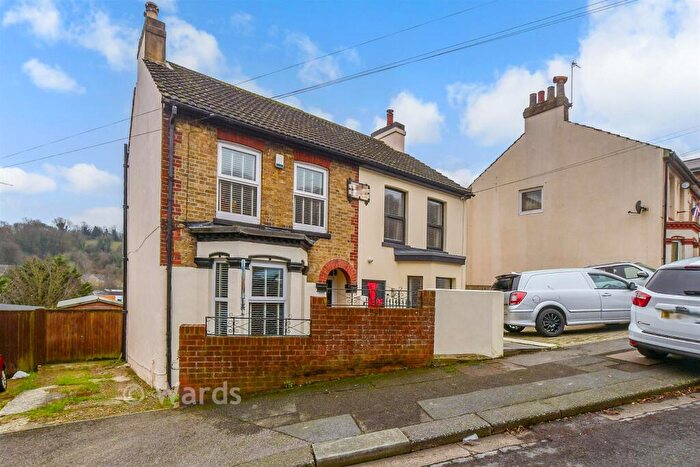 3 Bedroom Semi Detached House For Sale In St. Radigund's Road, Dover, Kent, CT17