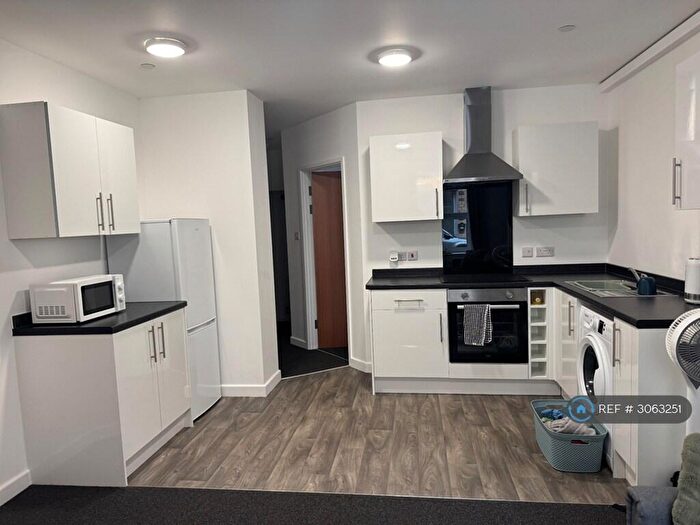 2 Bedroom Flat To Rent In Main St, Barry, CF63