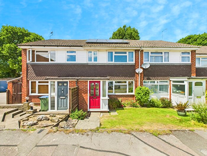 3 Bedroom Terraced House For Sale In Sycamore Avenue, Horsham, RH12