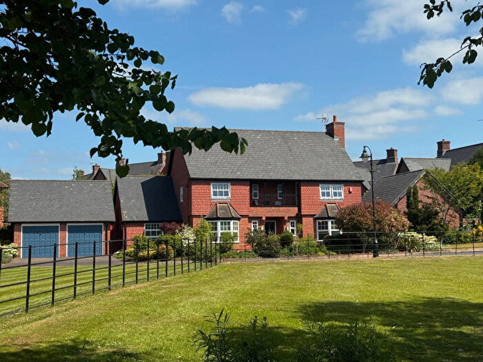 5 Bedroom Detached House For Sale In Springwater Drive, Weston, Crewe, CW2