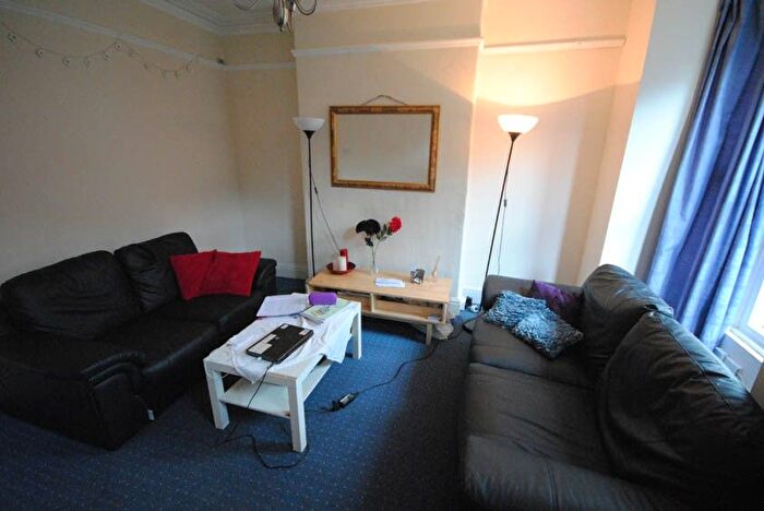 3 Bedroom Semi Detached House To Rent In Ashville Grove, Leeds, LS6