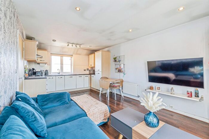 1 Bedroom Flat For Sale In Ward Road, Watford, WD24