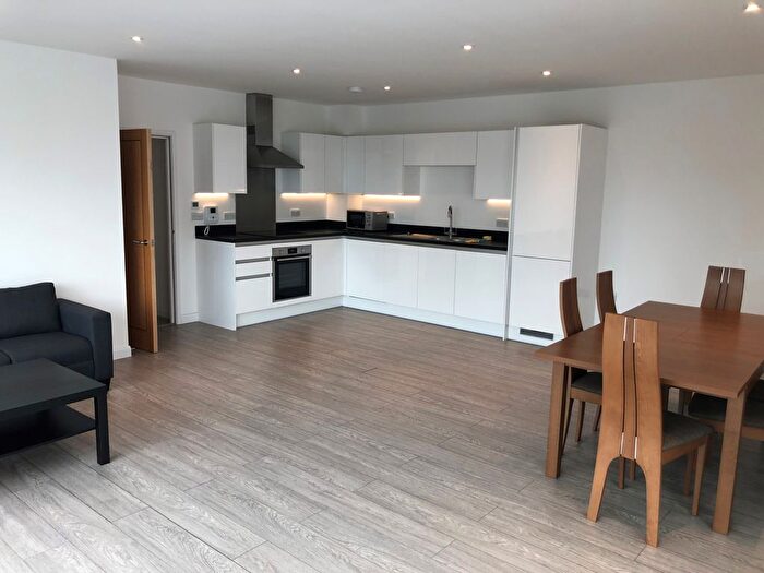 3 Bedroom Flat To Rent In Wightman Road, Hornsey London, N8