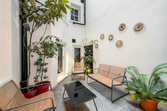 3 Bedroom Flat To Rent In Barkston Gardens, Earls Court, SW5