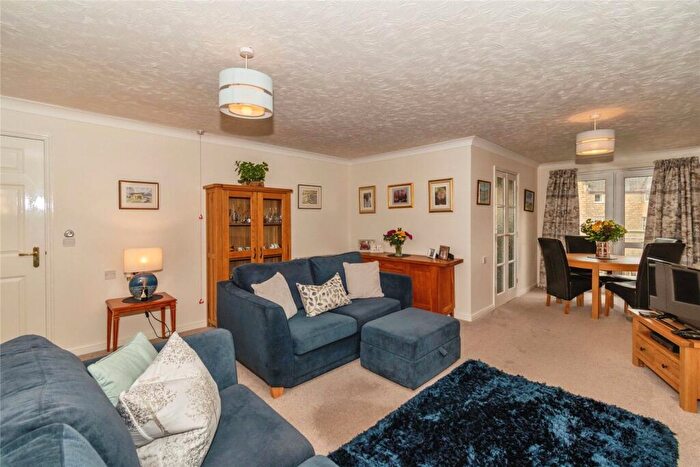 1 Bedroom Apartment For Sale In Aire Valley Court, Bingley, BD16