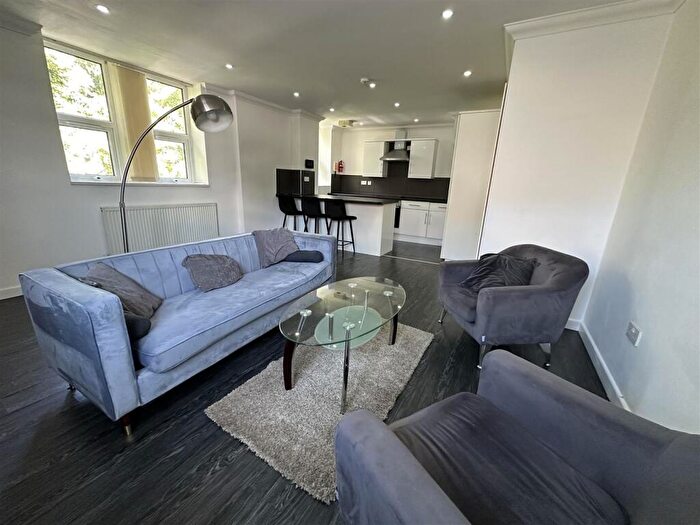 3 Bedroom Apartment To Rent In Richmond Road, Cardiff, CF24