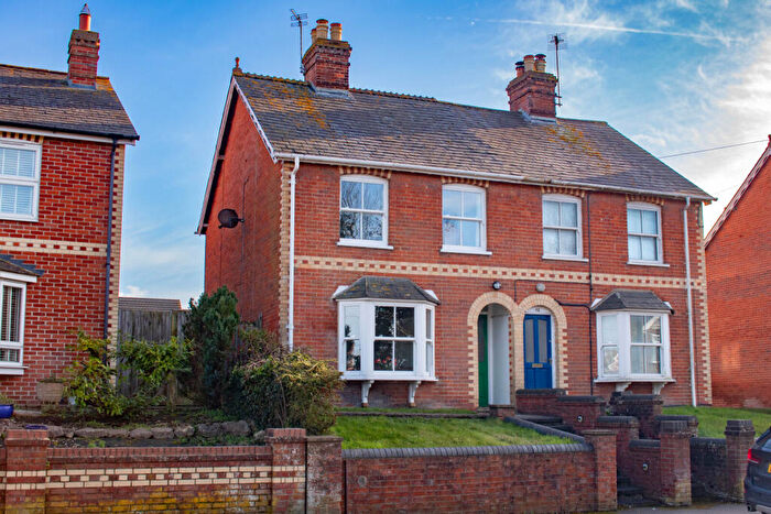 2 Bedroom Semi Detached House For Sale In Charlton Road, Wantage, Oxfordshire, OX12