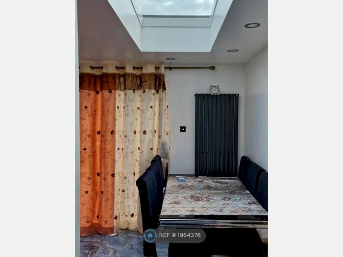 2 Bedroom End Of Terrace House To Rent In Beamway, Dagenham, RM10