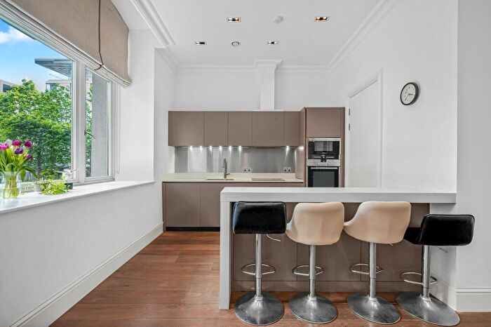 2 Bedroom Flat To Rent In Sterling Mansions, Leman Street, E1