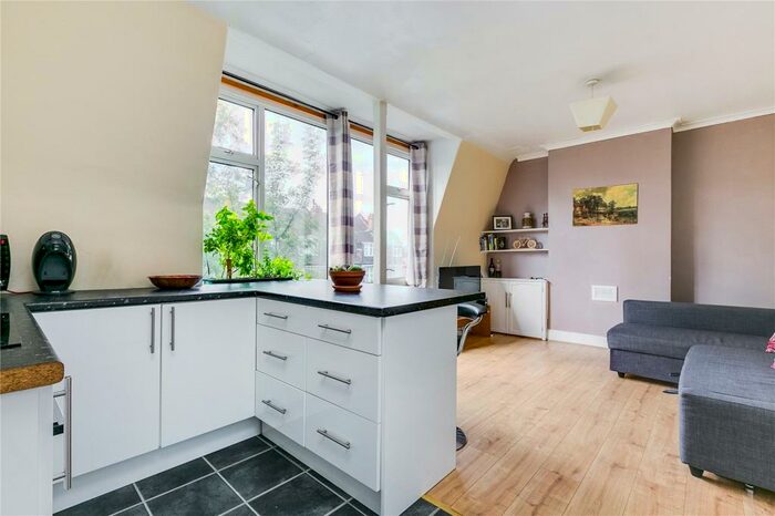1 Bedroom Flat To Rent In Upper Richmond Road West, East Sheen, London, SW14