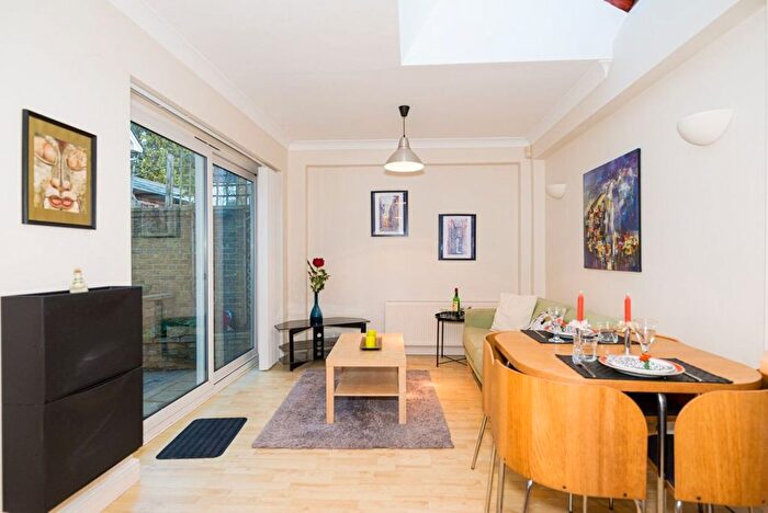 1 Bedroom Bungalow For Sale In Maclaren Mews, West Putney, London, SW15