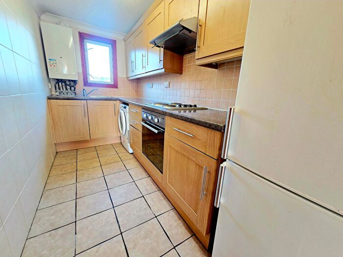 2 Bedroom Flat To Rent In Median Road, Clapton, E5