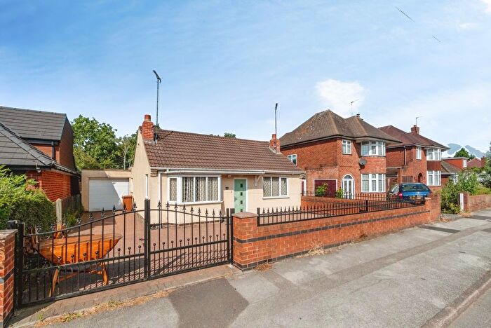 2 Bedroom Bungalow For Sale In Monmouth Road, Walsall, West Midlands, WS2